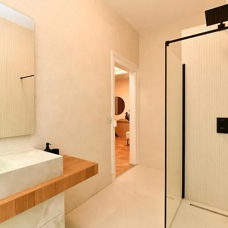 Large Apartment, Chic And Cozy -