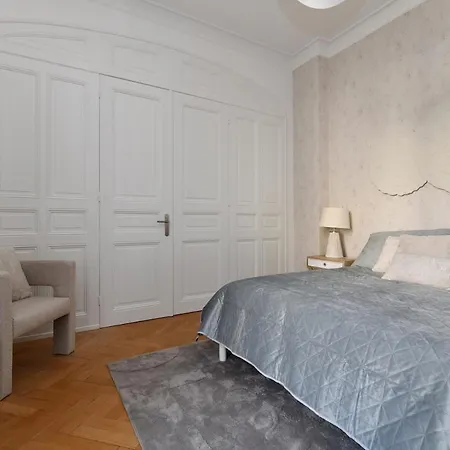 Large Apartment, Chic And Cozy - *