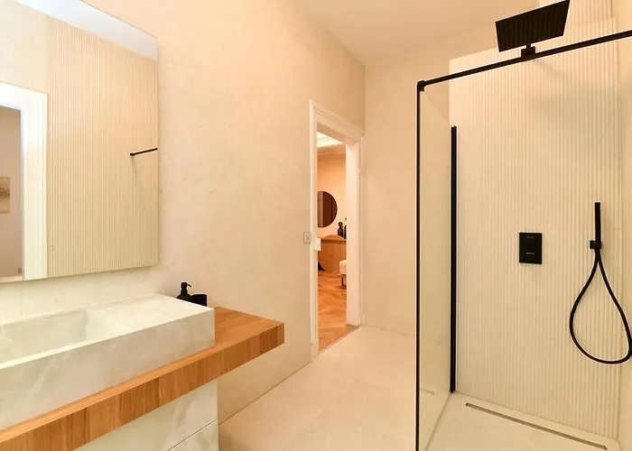 Large Apartment, Chic And Cozy -